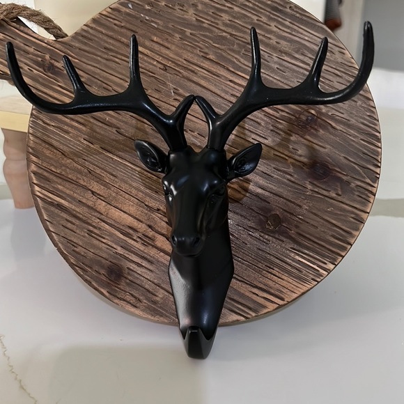 New Black or White Deer Head Hook - Picture 4 of 11